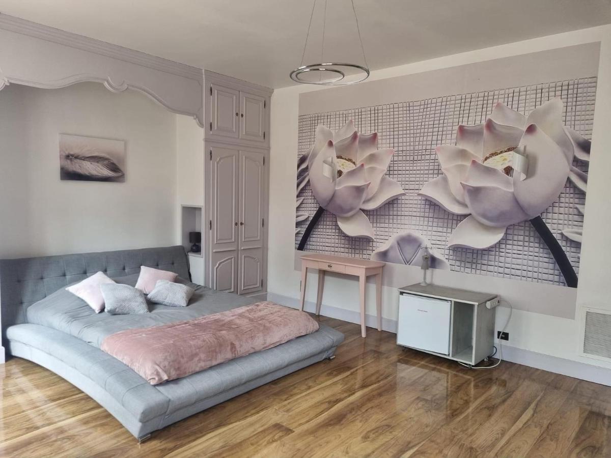 Les Genebruyeres - L'Histoire D'Un Reve Bed & Breakfast Aubigny-sur-Nère Eksteriør bilde